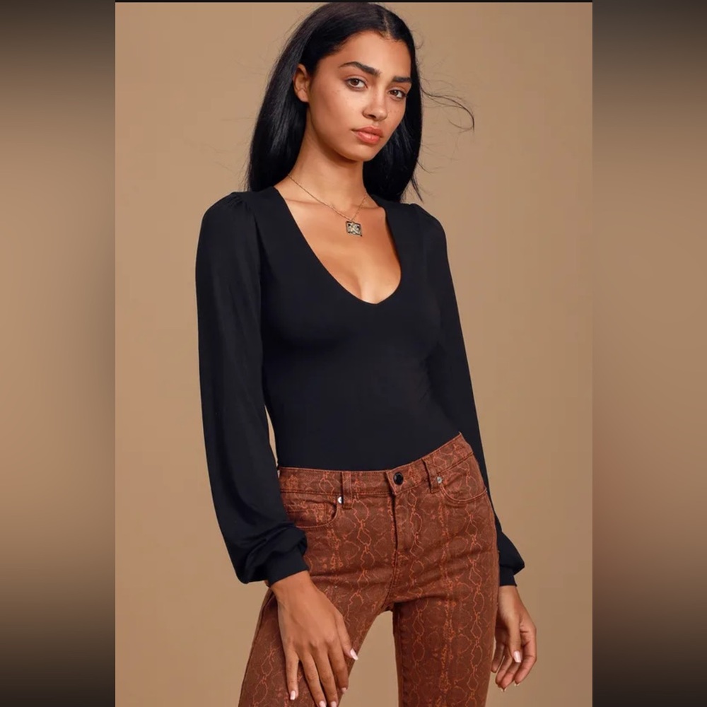 NWT Lulu’s Kaylene V-Neck Balloon Sleeve Long Sleeve Bodysuit XL